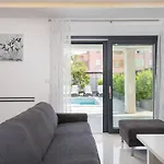 Elodie By Interhome *