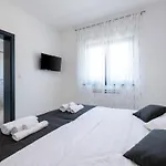 بيت للعطل Elodie By Interhome ميدولين