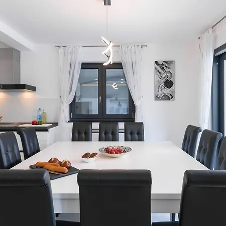 Tatil Evi Elodie By Interhome Medulin