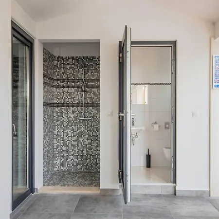 Elodie By Interhome