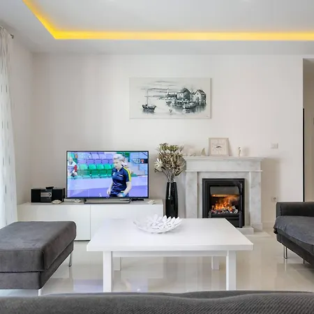 Elodie By Interhome Vikendica *